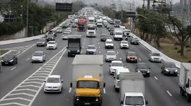 Intense vehicle traffic on Marginal Pinherios in São Paulo, Brazil