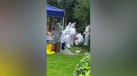 Chinese medical worker faints while working in almost 40-degree heat