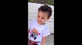 Adorable twins go to the mall with dad and give money to strangers.