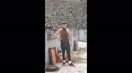 Tens of thousands of bees swarm man's body in China