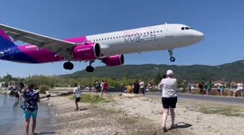 Airplane makes extremely low landing at Skiathos Airport in Greece