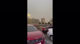 UAE: Dust Storm Sweeps Across Country, Travel Interrupted