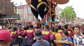 Tens of thousands of people watch the peak of the 2022 Hoyak Tabuik Festival