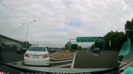 Road rage: reckless Toyota driver crosses the white line after missing his turn (Dashcam Video)