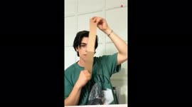 Creative artist makes a FANTASTIC portrait of Frida Kahlo using cardboard