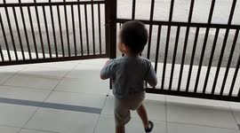 Funny and adorable video of a toddler from Malaysia excited to see garbage truck