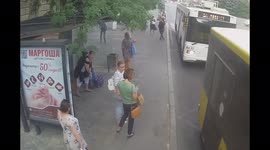 Woman stuck in bus door and falls down