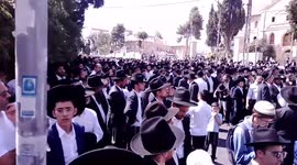 Huge amount of people at Shalom Cohen funeral in Porat Yosef Yeshiva, Jerusalem