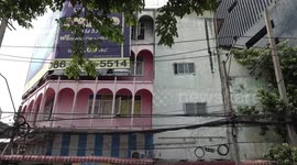 Townhouse sparks collapse fears as it starts leaning over in Bangkok
