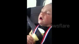 So Yawnmy! Boy attempts to eat ice cream whilst falling asleep