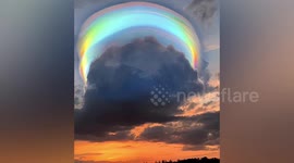 Locals amazed as they spot rainbow-coloured scarf cloud above Chinese city