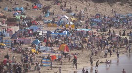 Huge crowds at Cornwall beach ahead of Bank Holiday weekend
