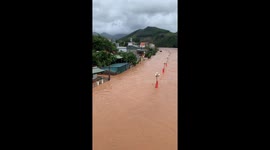 Tropical storm Ma-on causes floods of Two to Four meters high, engulfing many houses in Vietnam