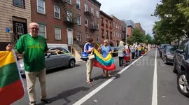Hundreds form human chain between Ukrainian and Lithuanian church in Brooklyn, New York