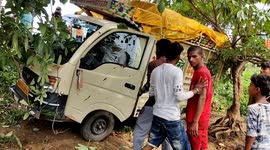 Out-of-control mini tampo inter a Village in road side in Northern India