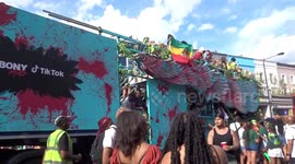 Notting Hill Carnival 2022 - crowds enjoy Afrobeat of Ebony TikTok float