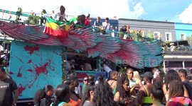 Notting Hill Carnival 2022 - Afrobeat keeps crowds in dancing mood on Westbourne Grove