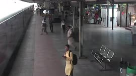Police constable shows alertness, saves man who fell off while boarding moving train in central India