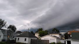 Massive shelf cloud approaches Marion, Ohio
