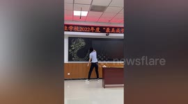 Talented art teacher draws detailed dragon in single stroke