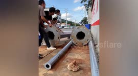 Kind-hearted residents rescue puppy trapped in steel pipe in China