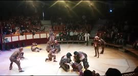 Circus act fail, guy snaps the floor with a hard hit. must see