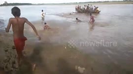 Boat carrying 25 people capsizes in India: 2 deaths and 5 children missing