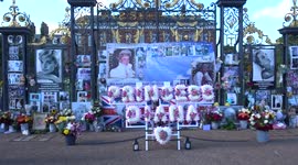 Well-wishers pay respects to Princess Diana at Kensington Palace 25 years on
