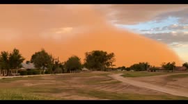 Timelapse shows huge dust storm move through Phoenix, Arizona