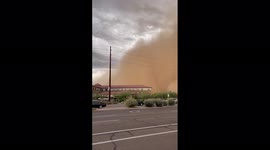 Massive wall of dust sweeps through Phoenix, Arizona