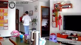 I'll see myself out! Robber casually walks out of flat in China after encountering homeowner