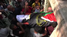 Mourners attend the funeral of Palestinian Taher Mohamed Zakarneh, who was killed during clashes with Israeli soldiers