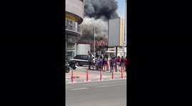 Huge smoke clouds as fire breaks out at store in Murcia, Spain