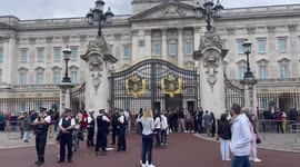 Police presence outside Buckingham Palace as Queen is placed under medical supervision
