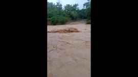 Terrifying flash floods attacking the village, sweeping away dozens of houses and destroying roads in Vietnam