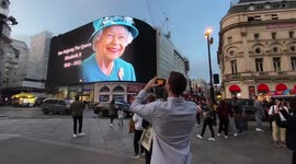 PIccadilly Circus displays tribute to Queen Elizabeth moments after her death announcement