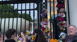 People leave floral tributes outside Buckingham Palace as the Queen dies aged 96