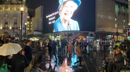 Newsflare Edit - Tribute to the Queen in Piccadilly Circus