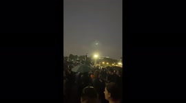 UK: Crowd Gathers At Buckingham Palace To Mourn Queen Elizabeth II 2