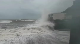 Huge aves and strong winds as Hurricane Kay makes landfall to Mexico
