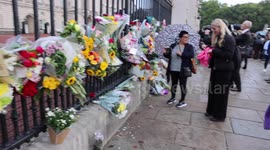 Mourners place flowers outside Buckingham Palace on morning after Queen's death