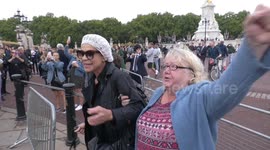 'We'll meet again!' Mourners wipe away tears to belt out Vera Lynn outside Buckingham Palace