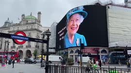 Tribute to the Queen in Piccadilly Circus