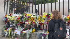 Floral tributes and crowds at Buckingham Palace after Queen’s death