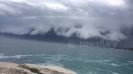 Beautiful time-lapse footage of Australian storm speeding towards land