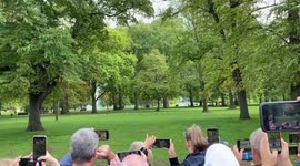 King’s Royal Artillery gun salute with crowds for Queen’s death Hyde Park