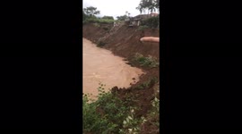 Floodwaters cause landslides and landslides causing FIVE houses to be washed away and Forty-two houses affected in Vietnam