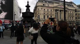 Tribute to the Queen in Piccadilly Circus
