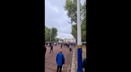 Walk through video of Buckingham Palace and mourning swarming the entrance in anticipation of King Charles' arrival following the death of Her Majesty Queen Elizabeth II