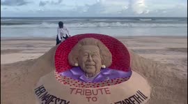 Tribute to Queen Elizabeth II through sand art with installation of 740 roses